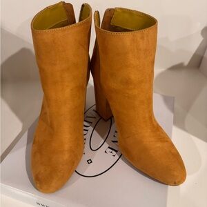 Steve Madden Mustard Yellow Heeled Boots with Gold Zipper
